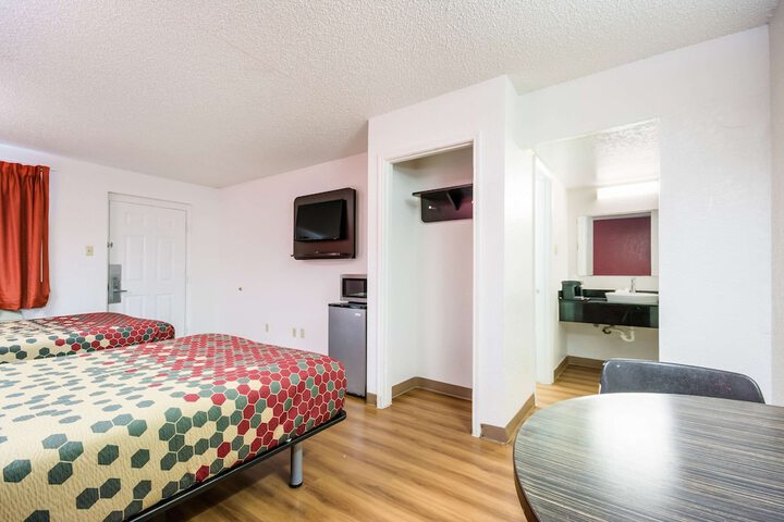 Room 19 of 39