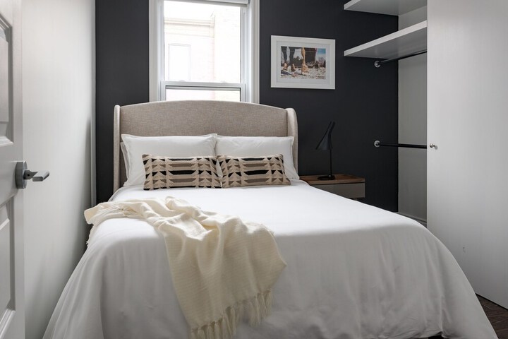 Room 9 of 25