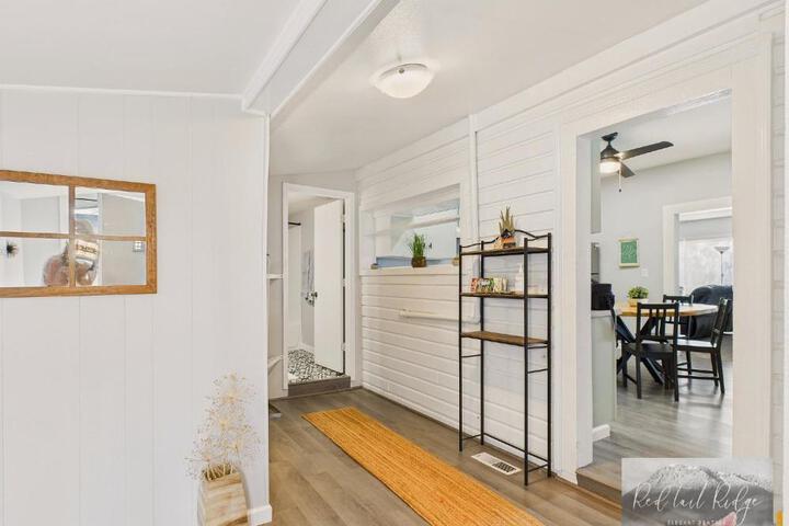 Main St. New with AC Monthly stays Charming Cottage KING BED
