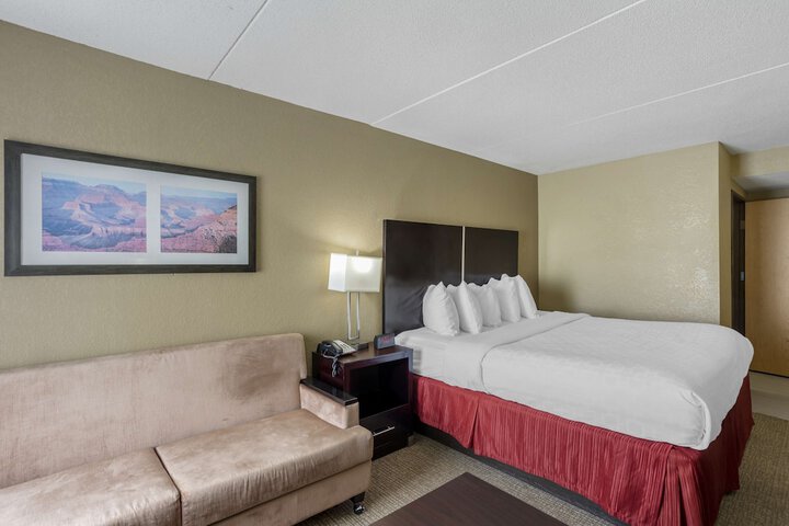 Room 9 of 35