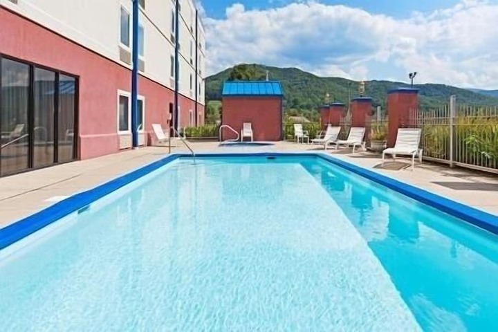 Mountain Inn & Suites