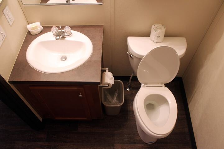 Room 8 of 10