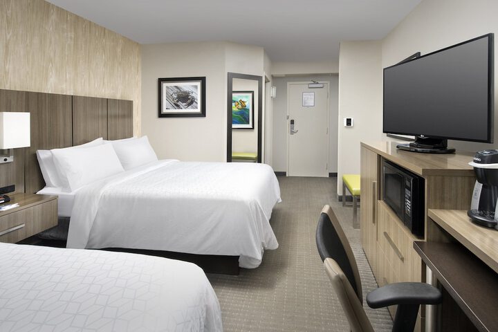 Room 10 of 33
