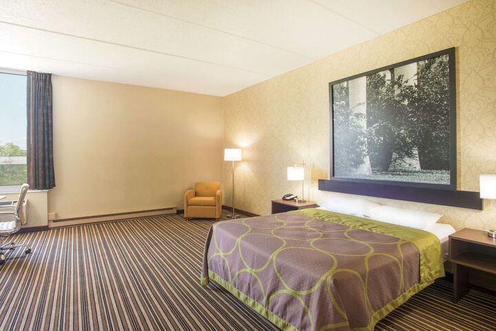 Room 28 of 35