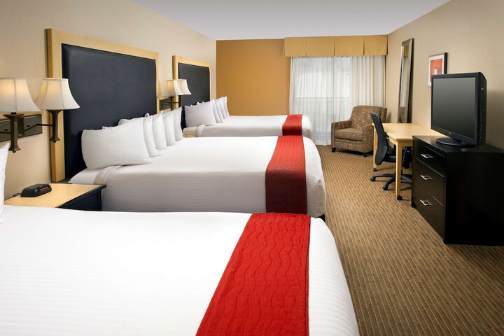 Room 10 of 18