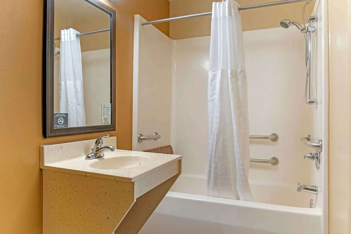 Room 12 of 28