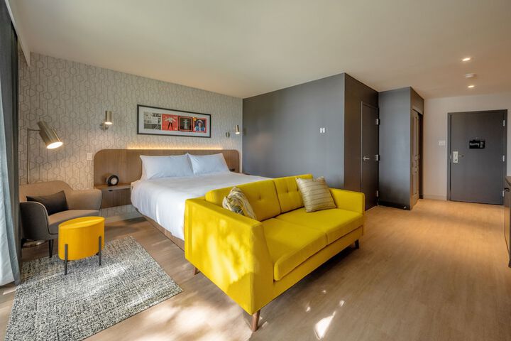 Room 15 of 40