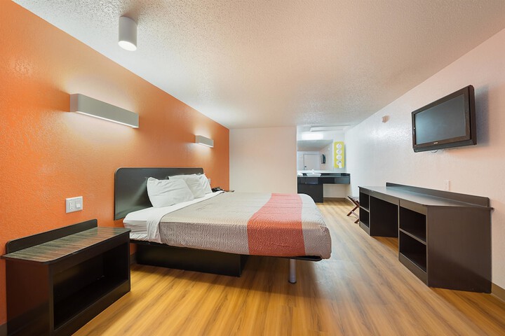 Room 3 of 20