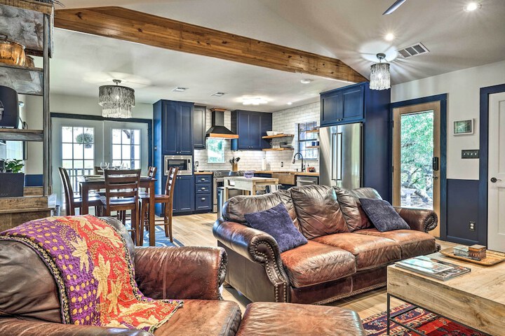 Dripping Springs Cabin w / Pool Hill Country Views