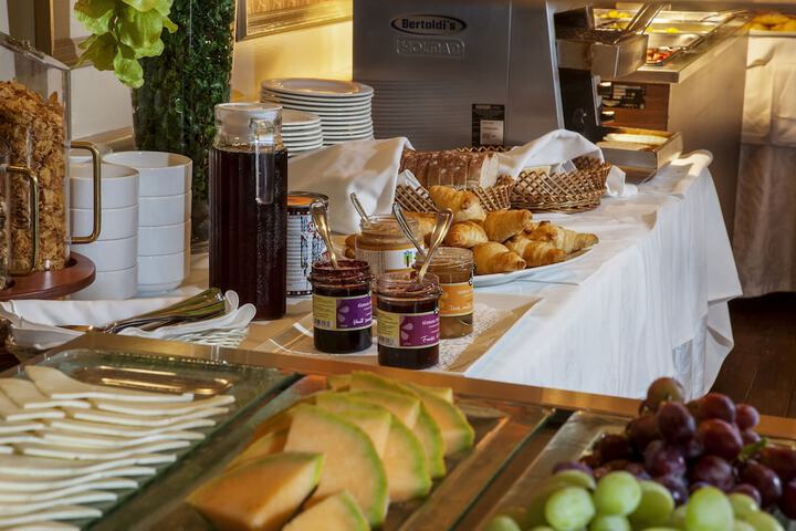 Breakfast/Coffee Service 34 of 42