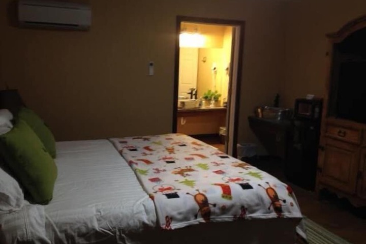 Room 10 of 24