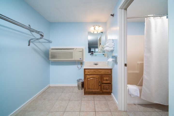 Room 16 of 36