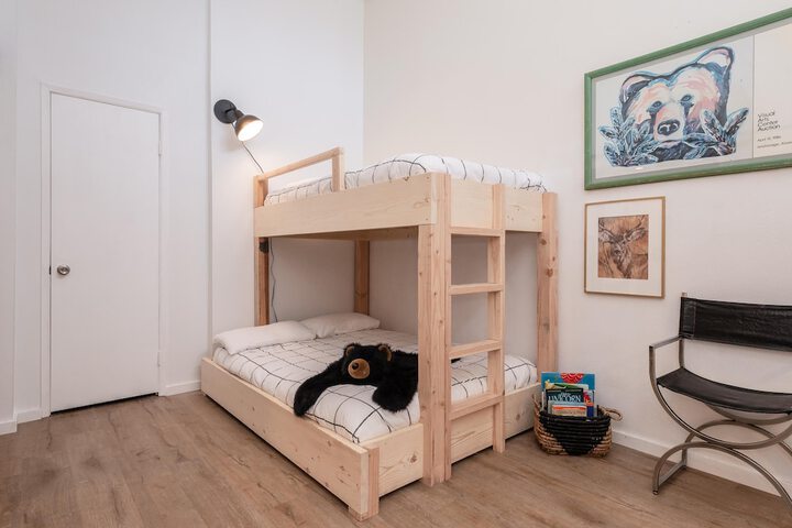 Room 25 of 49
