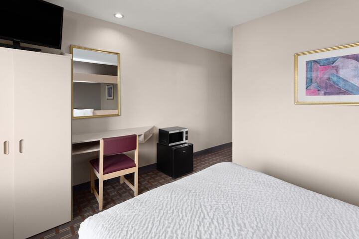 Room 16 of 43