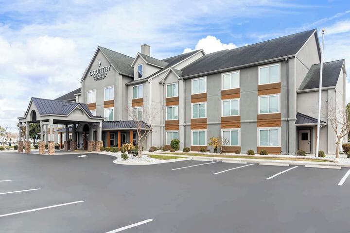 Country Inn & Suites by Radisson Savannah I-95 North, GA