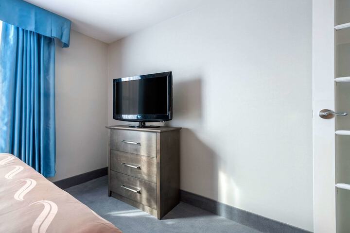 Room 17 of 33