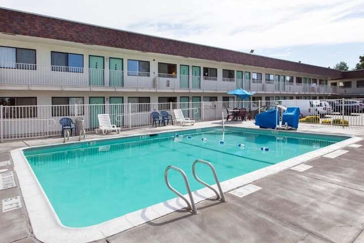 Super 8 by Wyndham Turlock