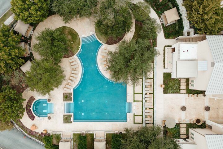 Pool 10 of 275