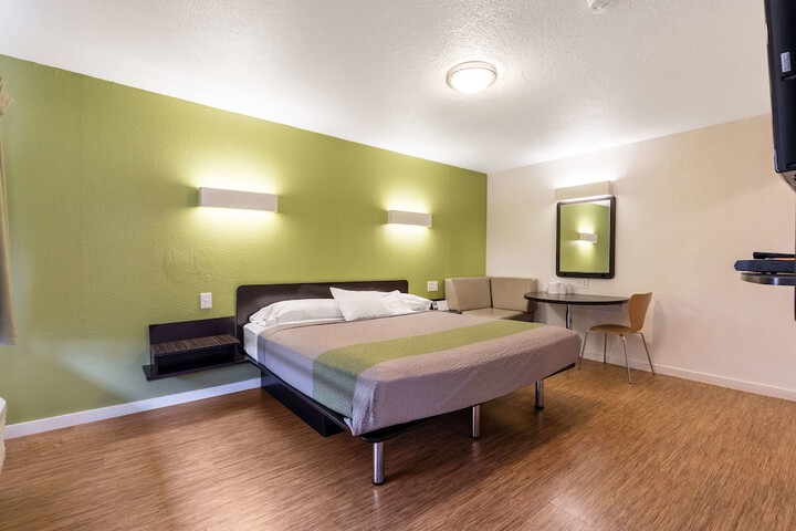 Room 14 of 30
