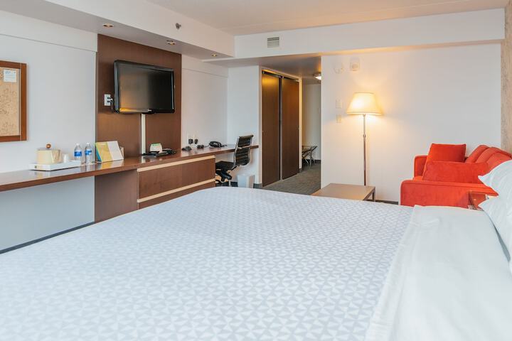 Room 21 of 34