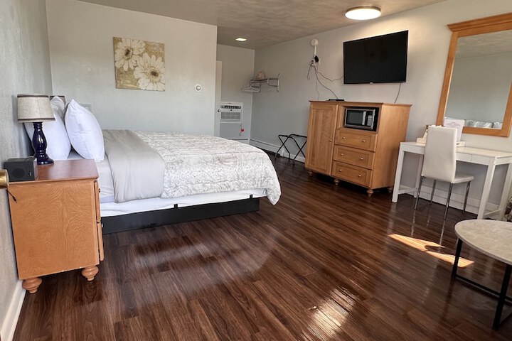 Room 7 of 18