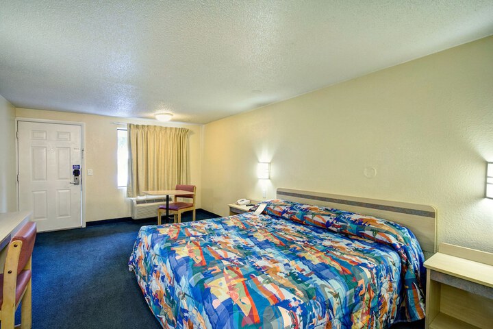 Room 10 of 19