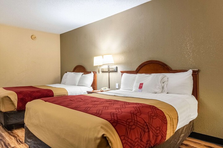Econo Lodge Hillsboro I-35