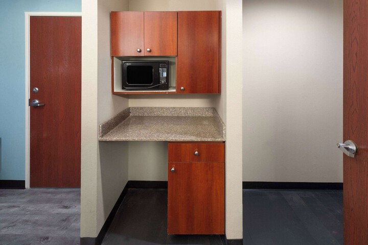 Super 8 by Wyndham Lubbock West