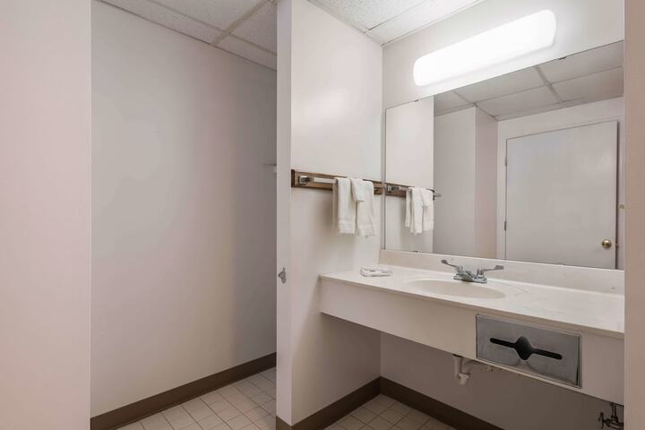 Room 42 of 58