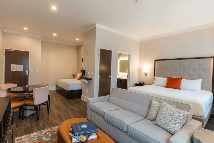Room 21 of 28