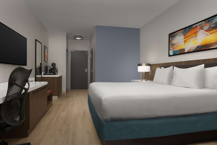Room 7 of 34