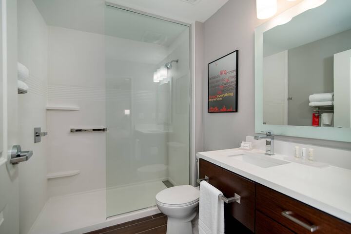 Room 11 of 28