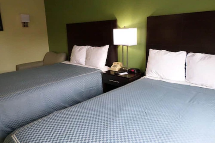 Travelodge by Wyndham Cleveland Lakewood