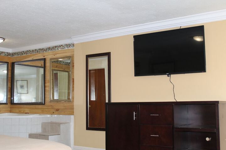 Room 9 of 15