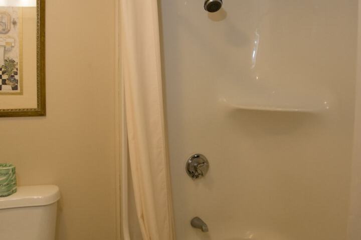 Room 33 of 41
