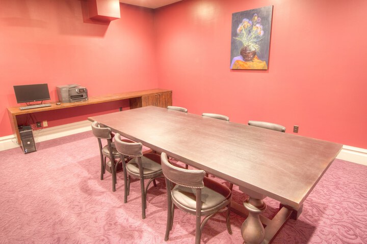 Business Center 146 of 148