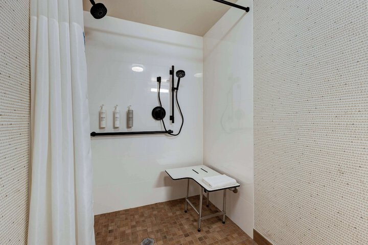 Room 19 of 83