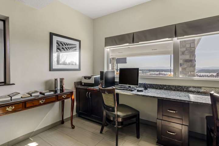 Business Center 31 of 31