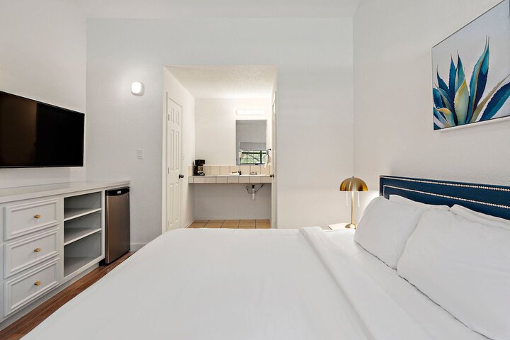 The Claire Hotel