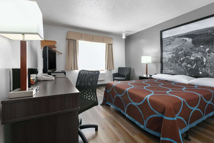 Room 33 of 59