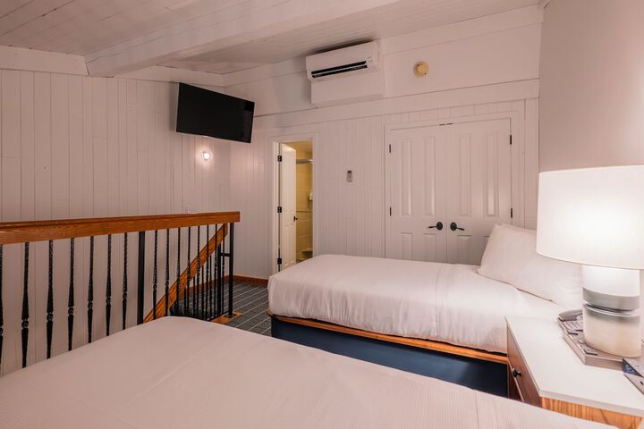 Room 54 of 91