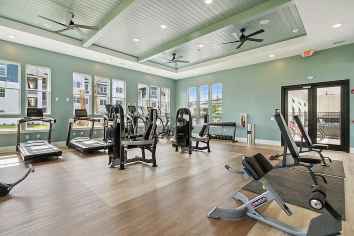 Luxurious Apartments - Pool Gym Bikes