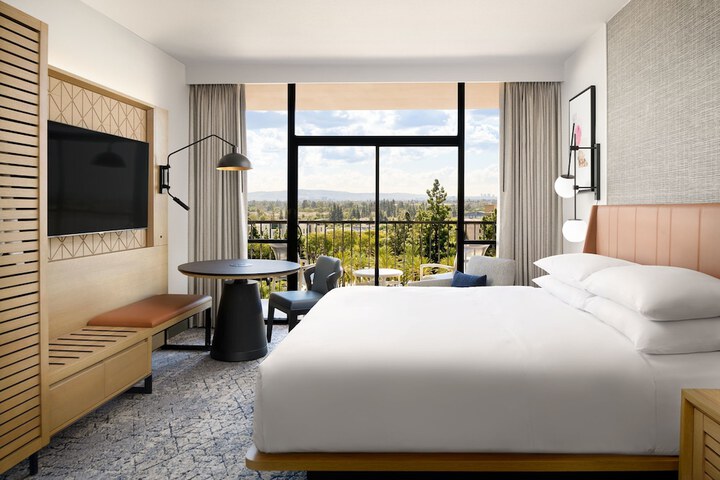 Room 53 of 89