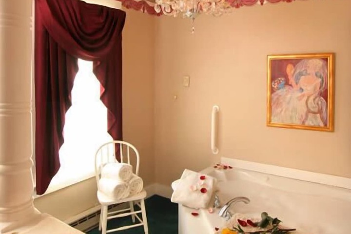 Room 3 of 40