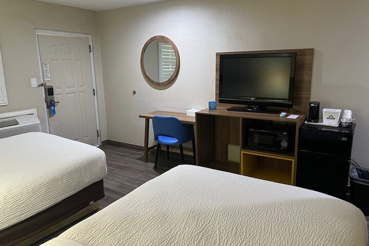 Room 11 of 39