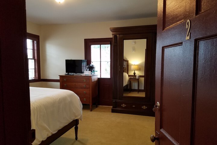 Room 8 of 33