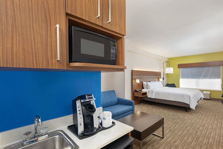 Room 32 of 50
