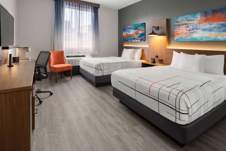 Room 10 of 30