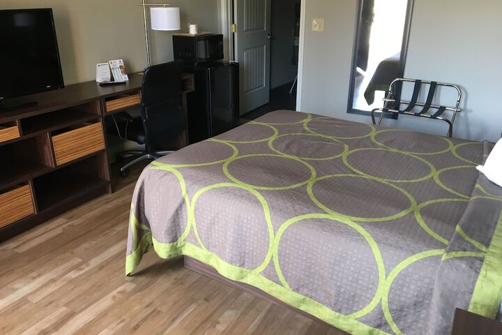 Room 14 of 18