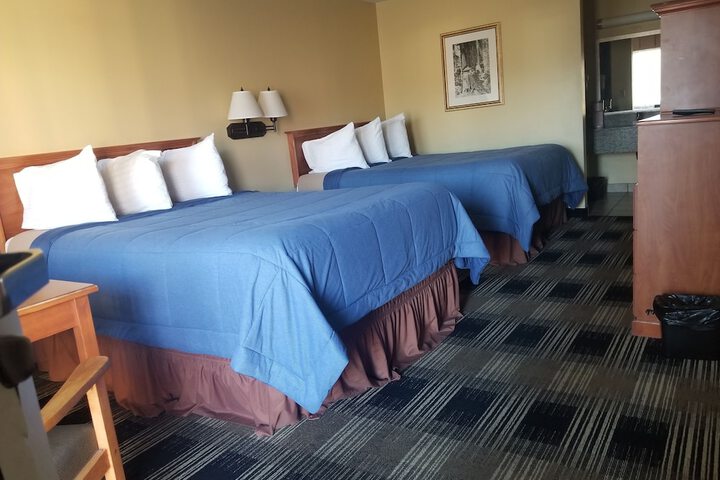 Oakridge Inn & Suites